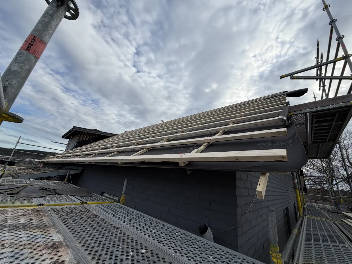 Takbyte & underhåll